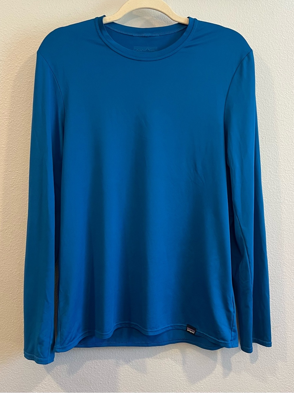 Patagonia Men's Long Sleeve blue Athletic Shirt size S